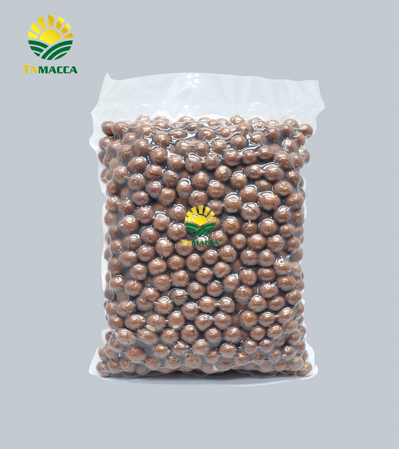 6.cach-tach-hat-macca-2-cach-tach-vo-hat-macca-tuoi-va-macca-say